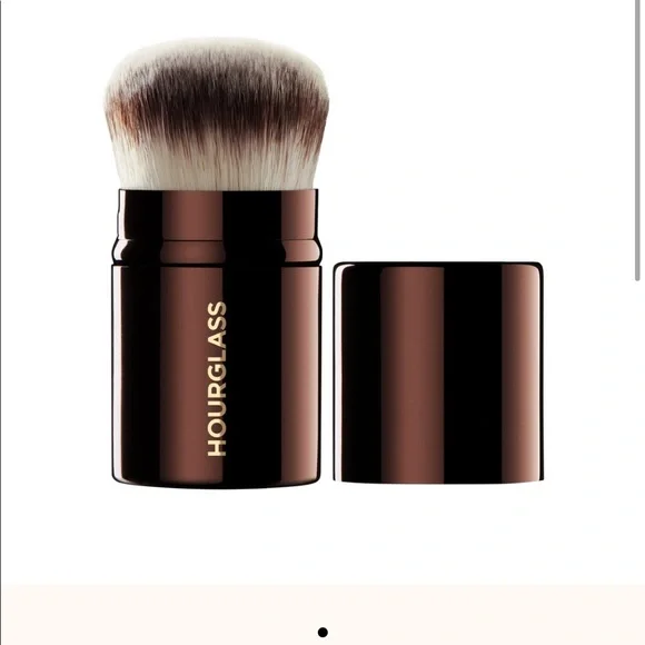 Brand new Hourglass retractable kabuki brush - Picture 2 of 4